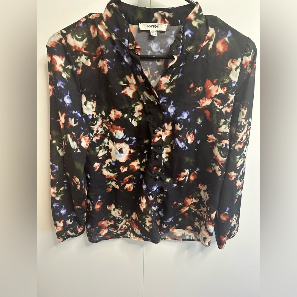 Chic Black Floral Button Down Shirt - image 2